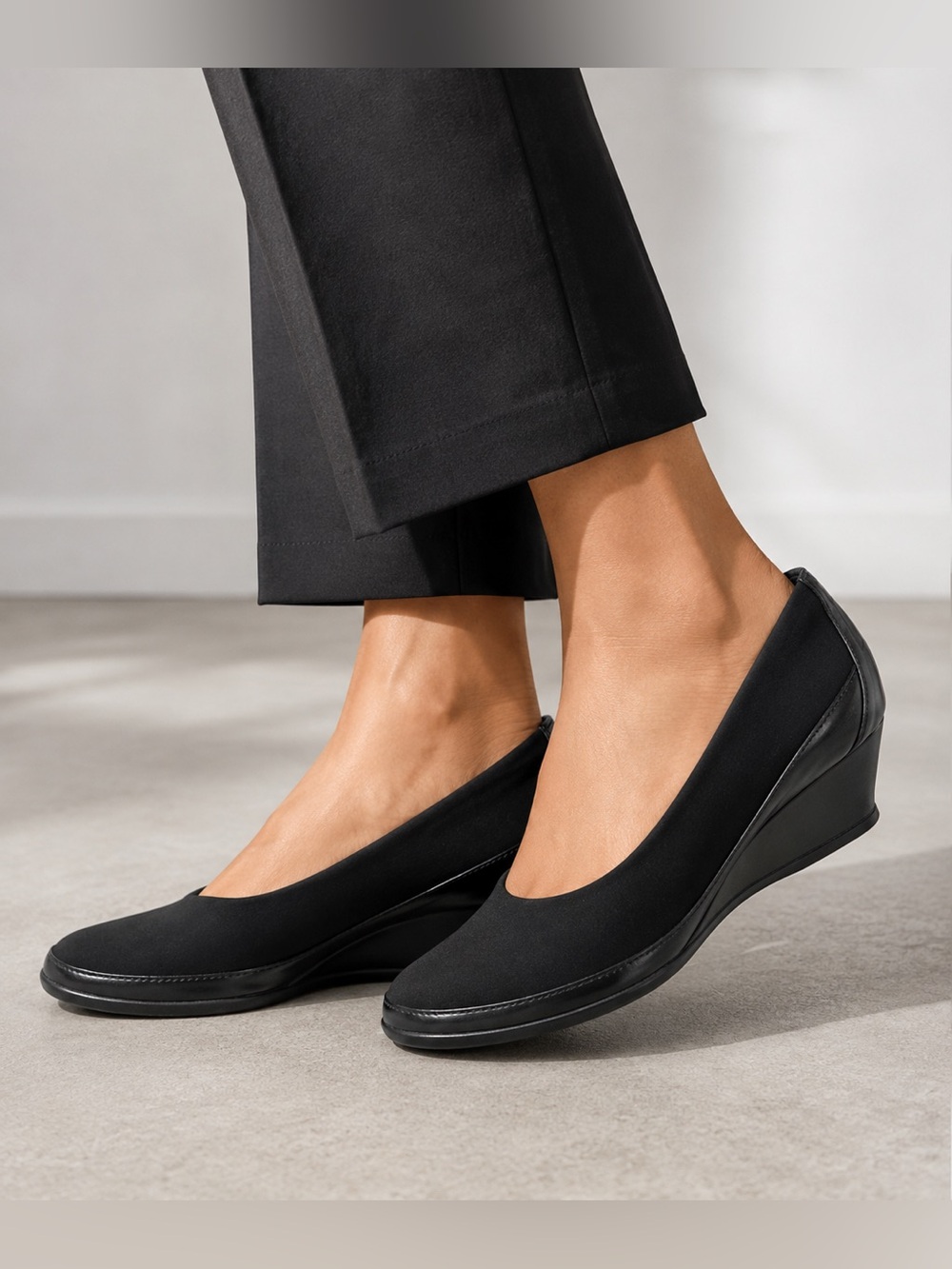 Clarks Artisan Black Wedge Pumps Leather Comfort Work Shoes Slip On Size 8.5